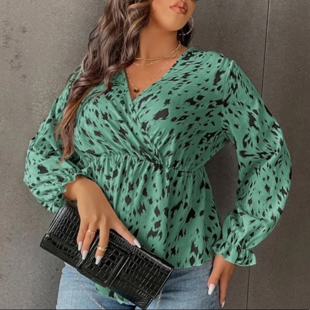 Plus Boho Cream Leopard Print Surplice Peplum Top - Picture 5 of 12